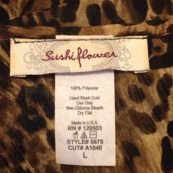 Animal print top with butterfly sleeve - Picture 6 of 6